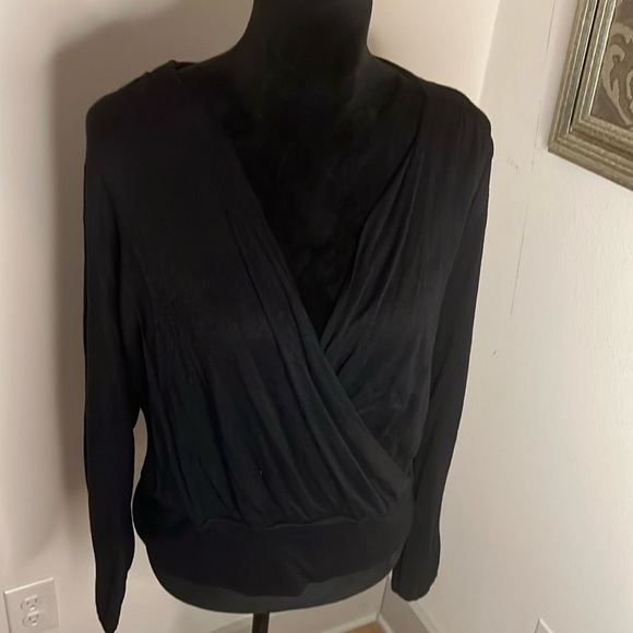 Ann Taylor black crossed draped front long sleeves light sweater sz M - Picture 2 of 8